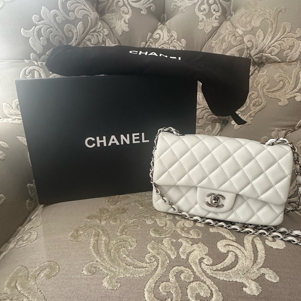 white chanel purse